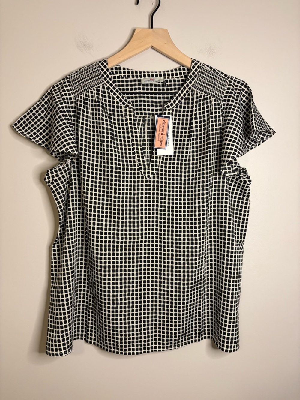 Women’s Vineyard Vines short sleeve blouse size M NWT